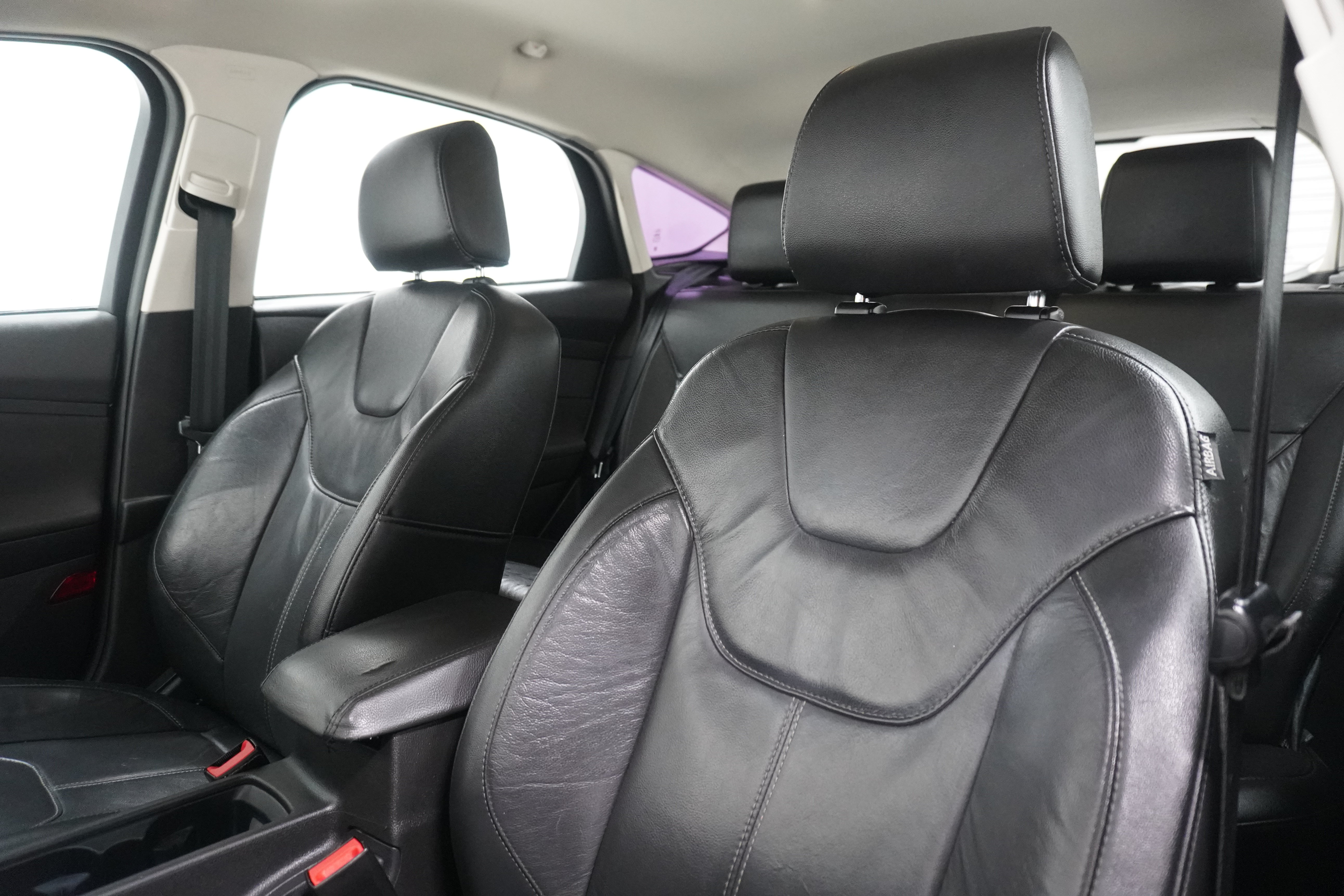 Used 2016 Ford Focus SE w/ Equipment Group 201A FWD image 9