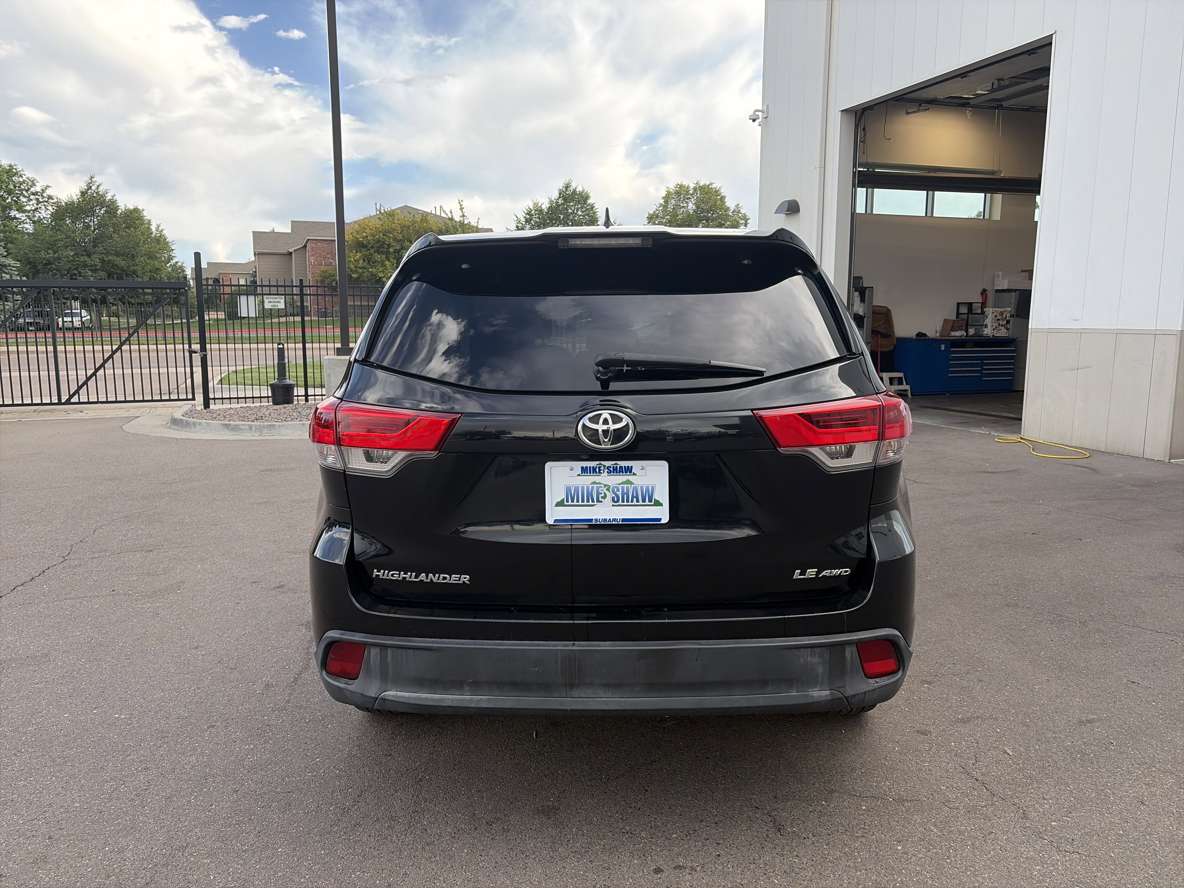 Used 2018 Toyota Highlander Plus AWD/4WD image 6