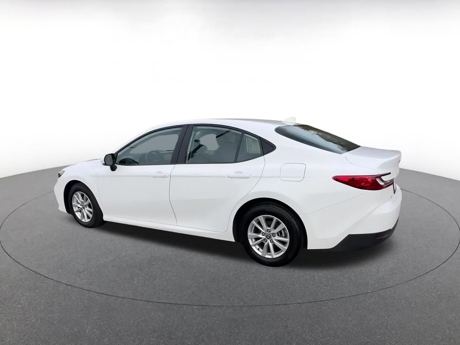 Used 2025 Toyota Camry LE image 10