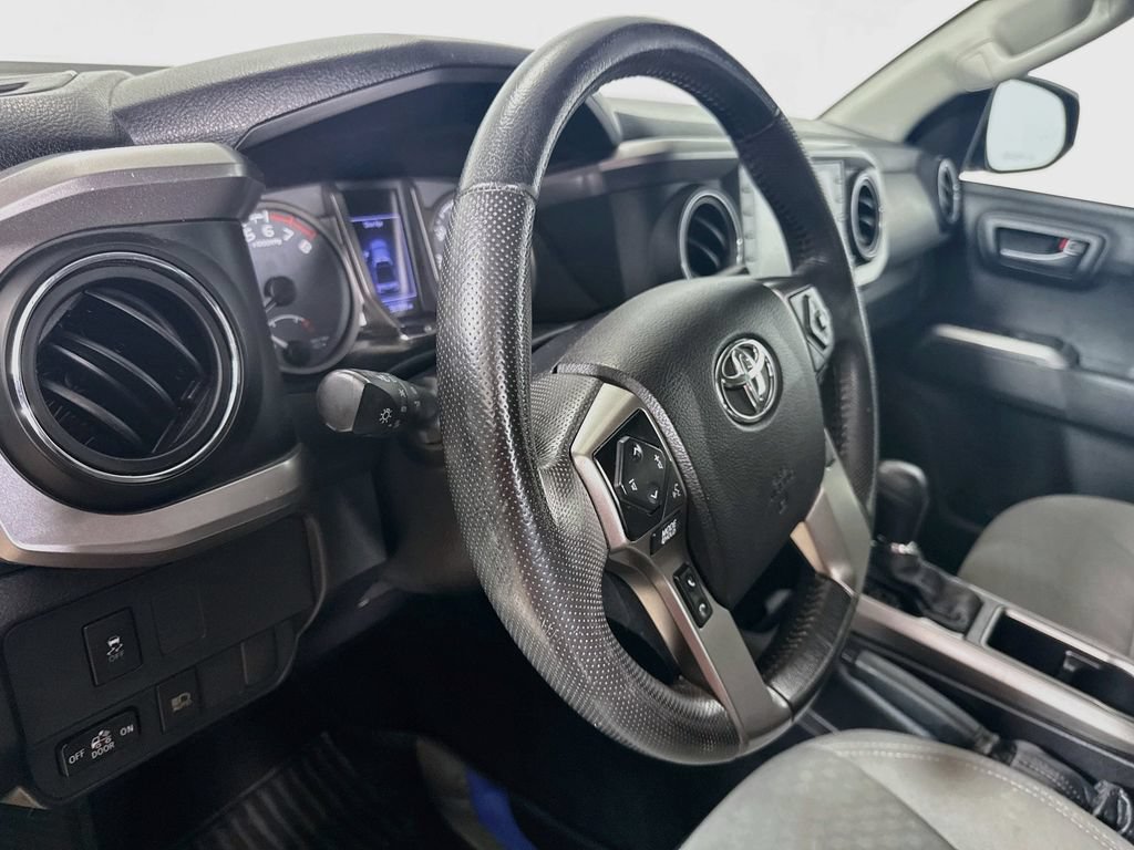 Certified 2021 Toyota Tacoma SR5 AWD/4WD image 9