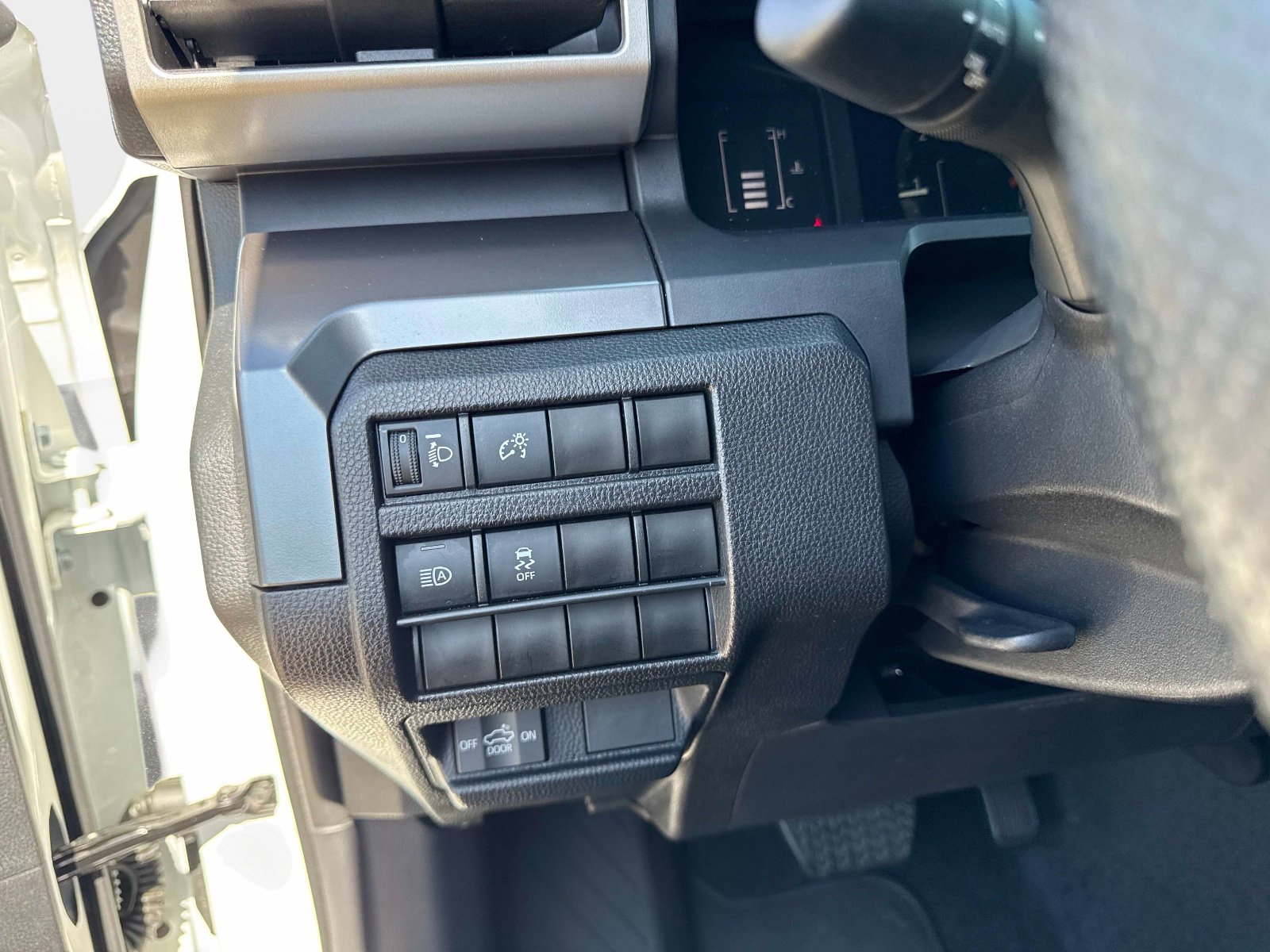 Used 2025 Toyota Tacoma SR5 image 29