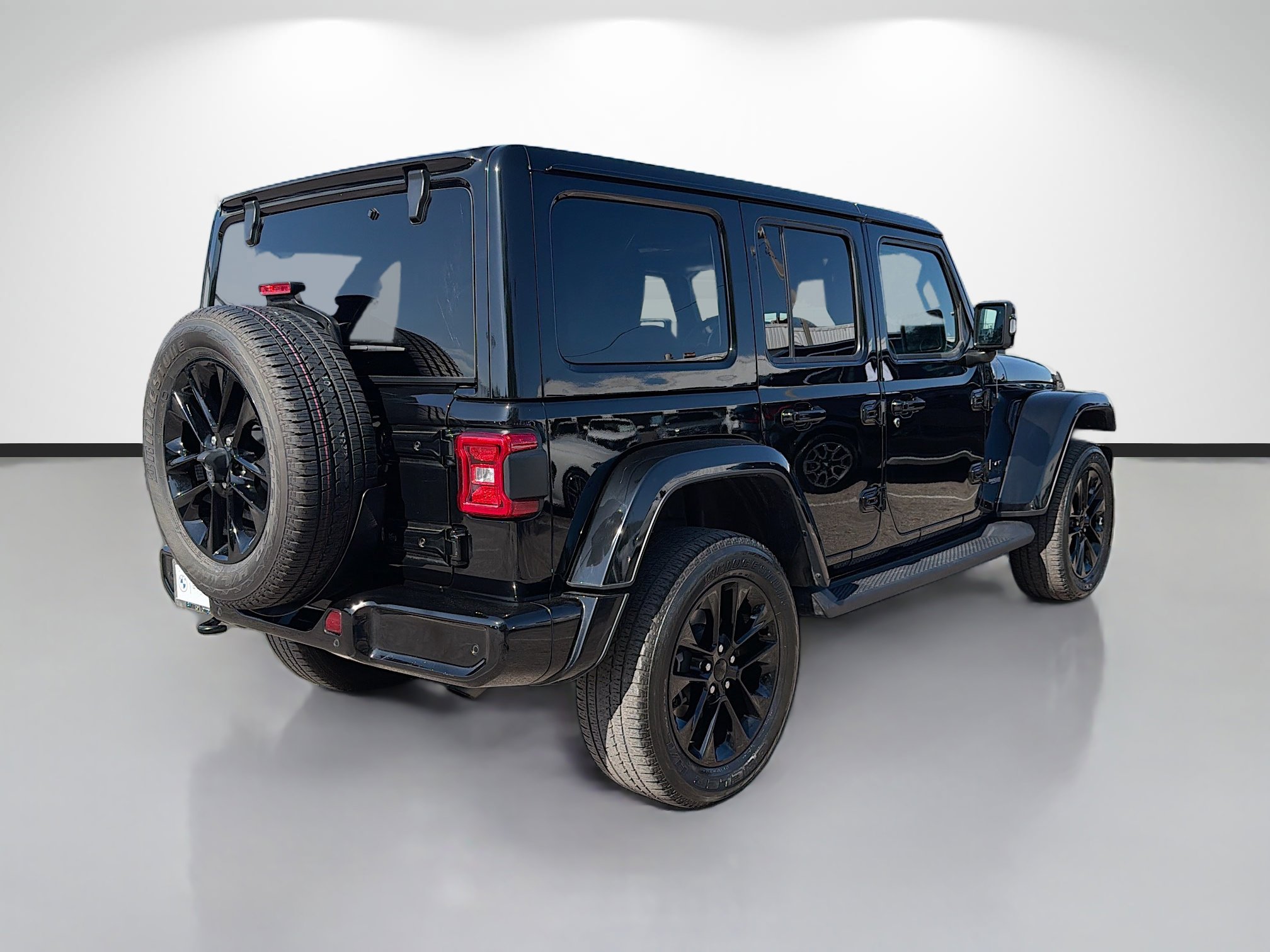 Used 2022 Jeep Wrangler Unlimited Sahara image 3