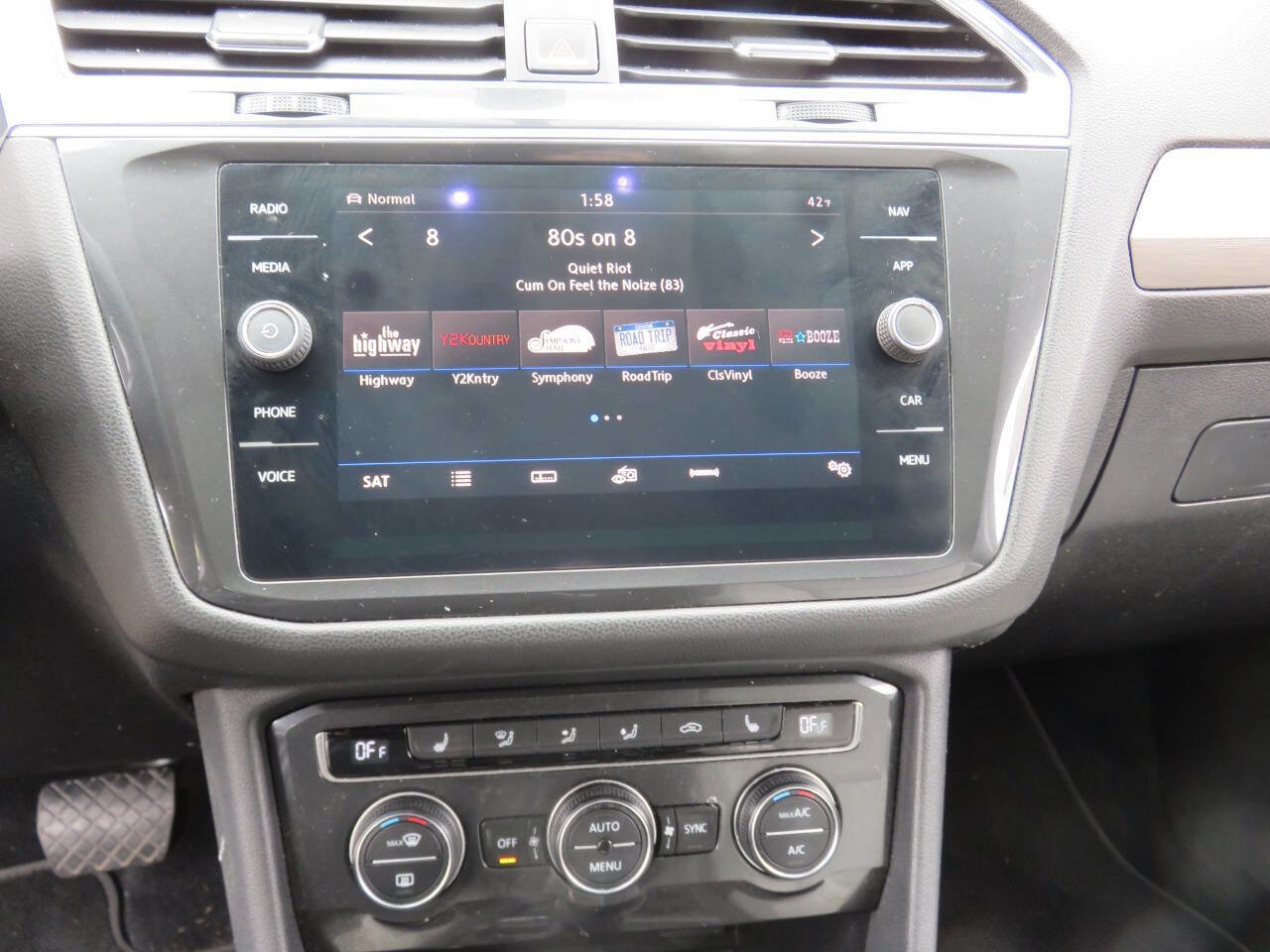 Used 2018 Volkswagen Tiguan SEL image 19