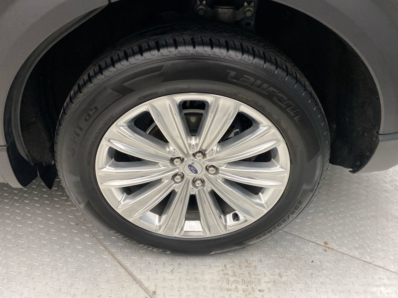 Used 2021 Ford Explorer Limited w/ Equipment Group 301A AWD/4WD image 10