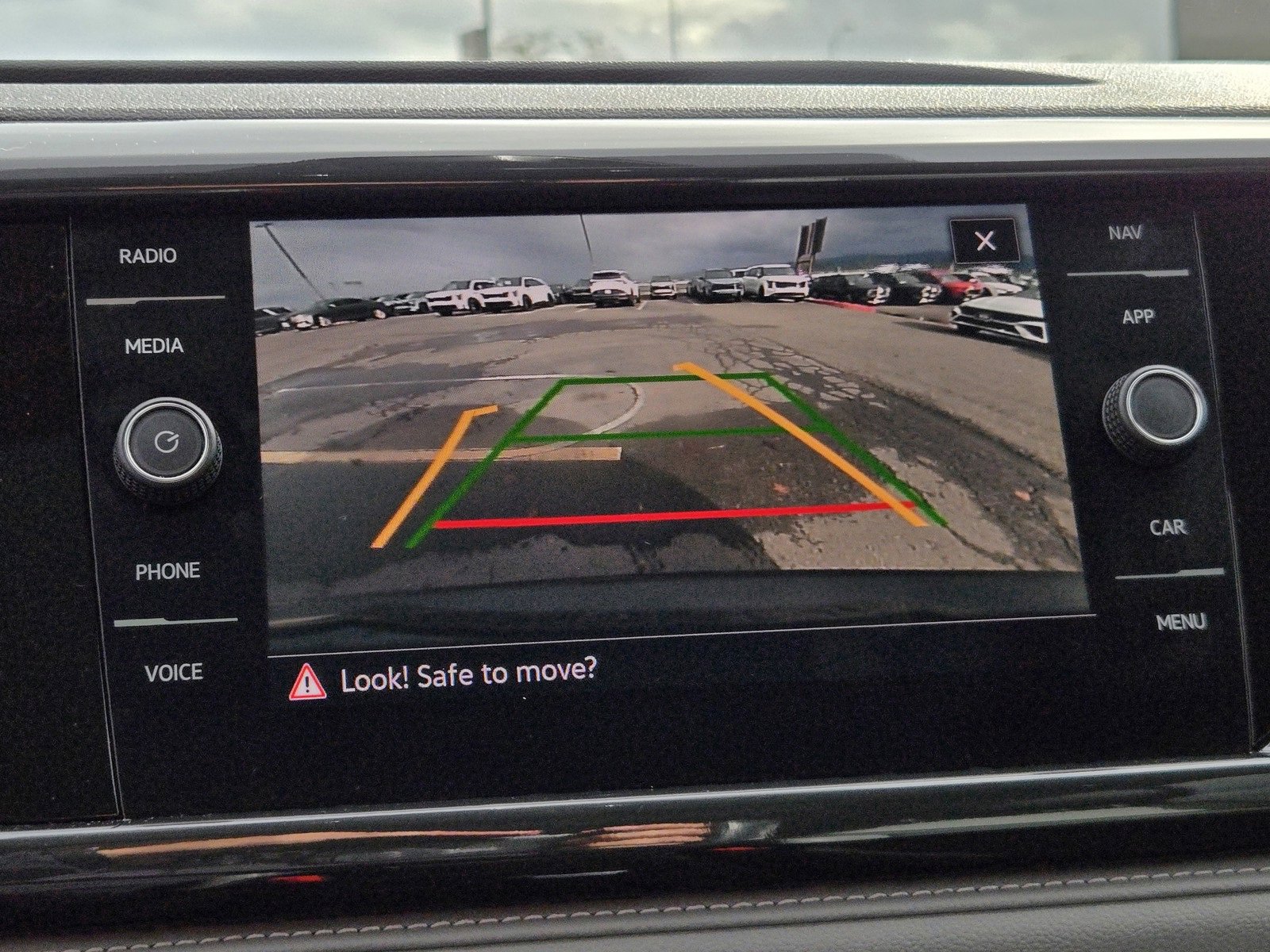 Used 2022 Volkswagen Taos SEL image 18