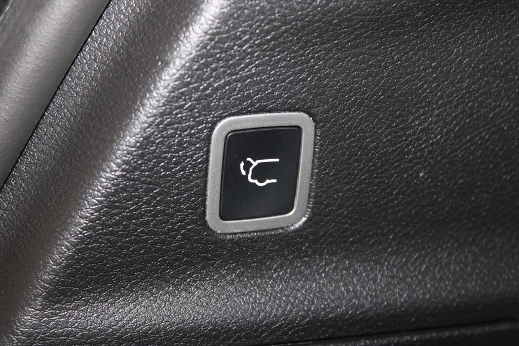 Used 2025 Chrysler Pacifica Select FWD image 16
