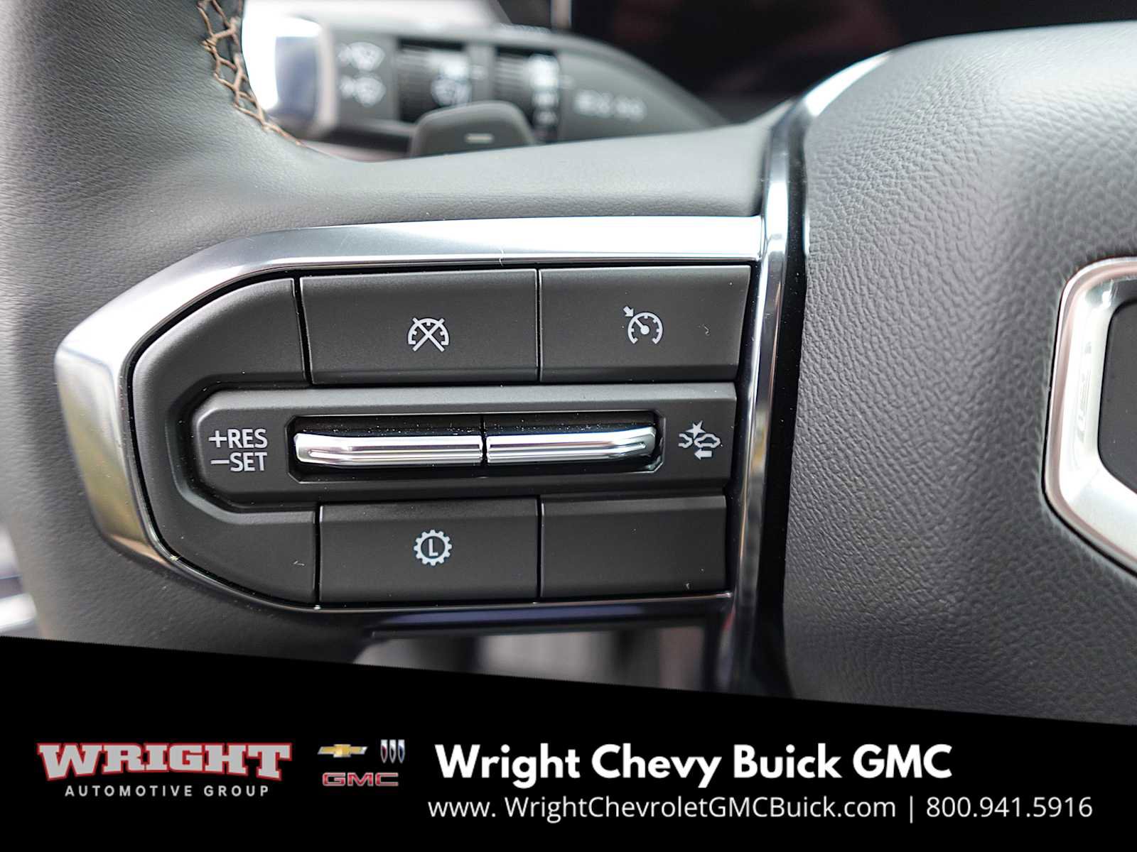 Used 2025 GMC Acadia AT4 w/ Luxury Package image 17