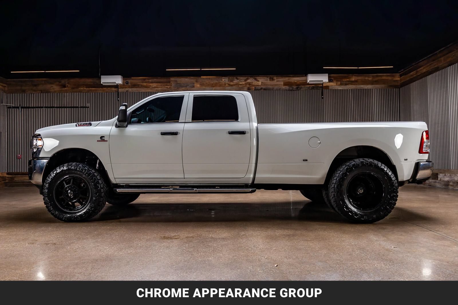 Used 2024 RAM 3500 Tradesman w/ Chrome Appearance Group AWD/4WD image 6