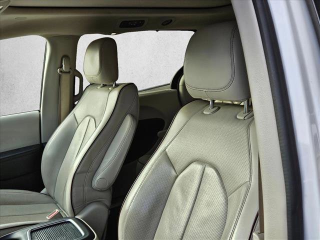 Used 2019 Chrysler Pacifica Limited w/ Tire & Wheel Group image 18