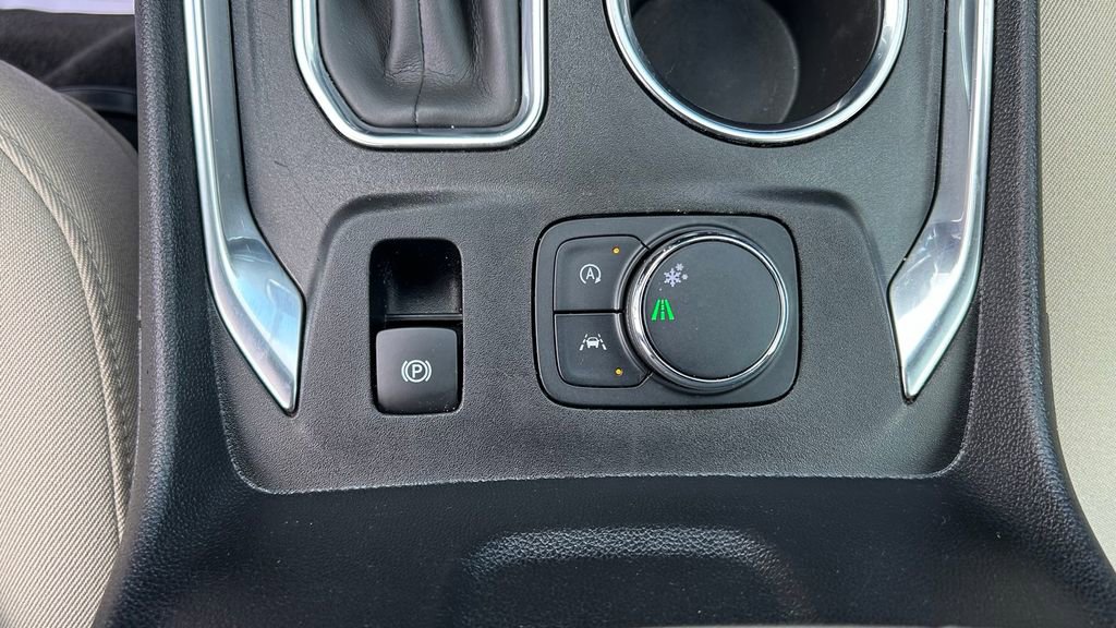 Used 2022 Chevrolet Traverse LS image 26