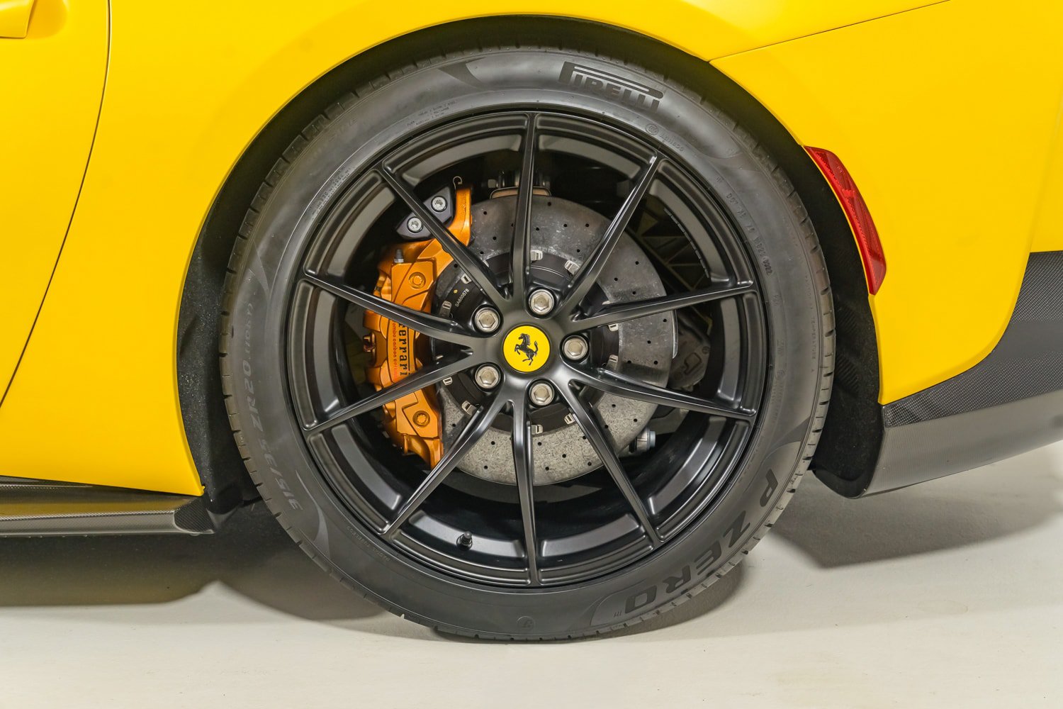 Used 2022 Ferrari 812 GTS RWD image 23