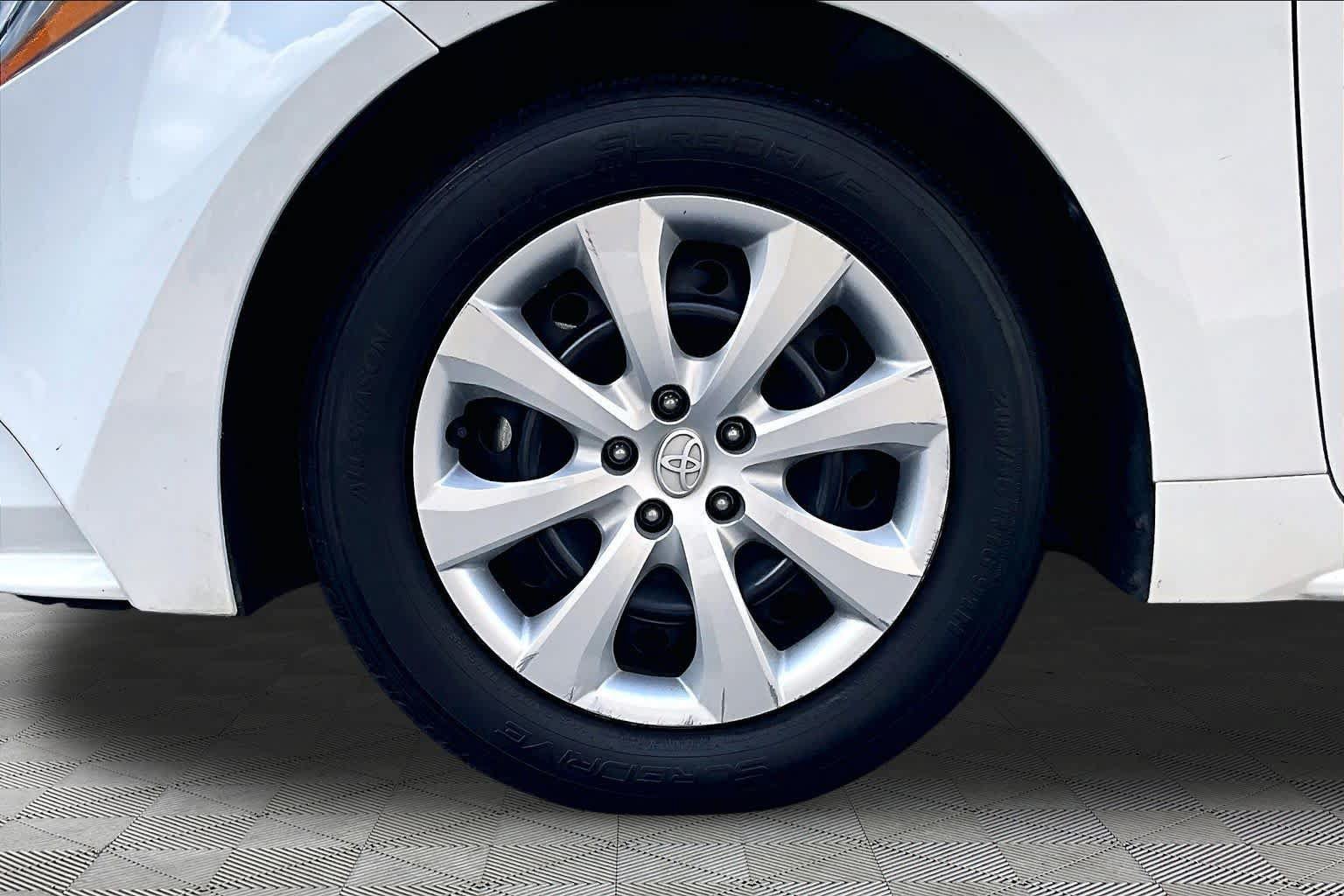 Used 2025 Toyota Corolla LE FWD image 11