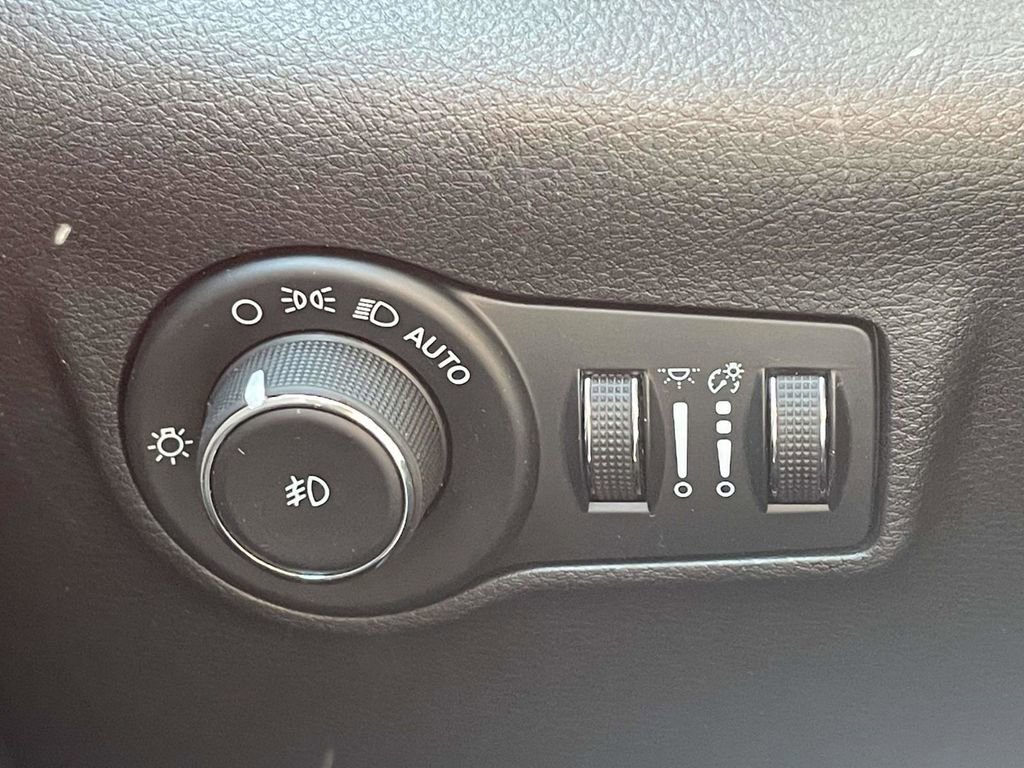 Certified 2023 Jeep Compass Limited AWD/4WD image 29