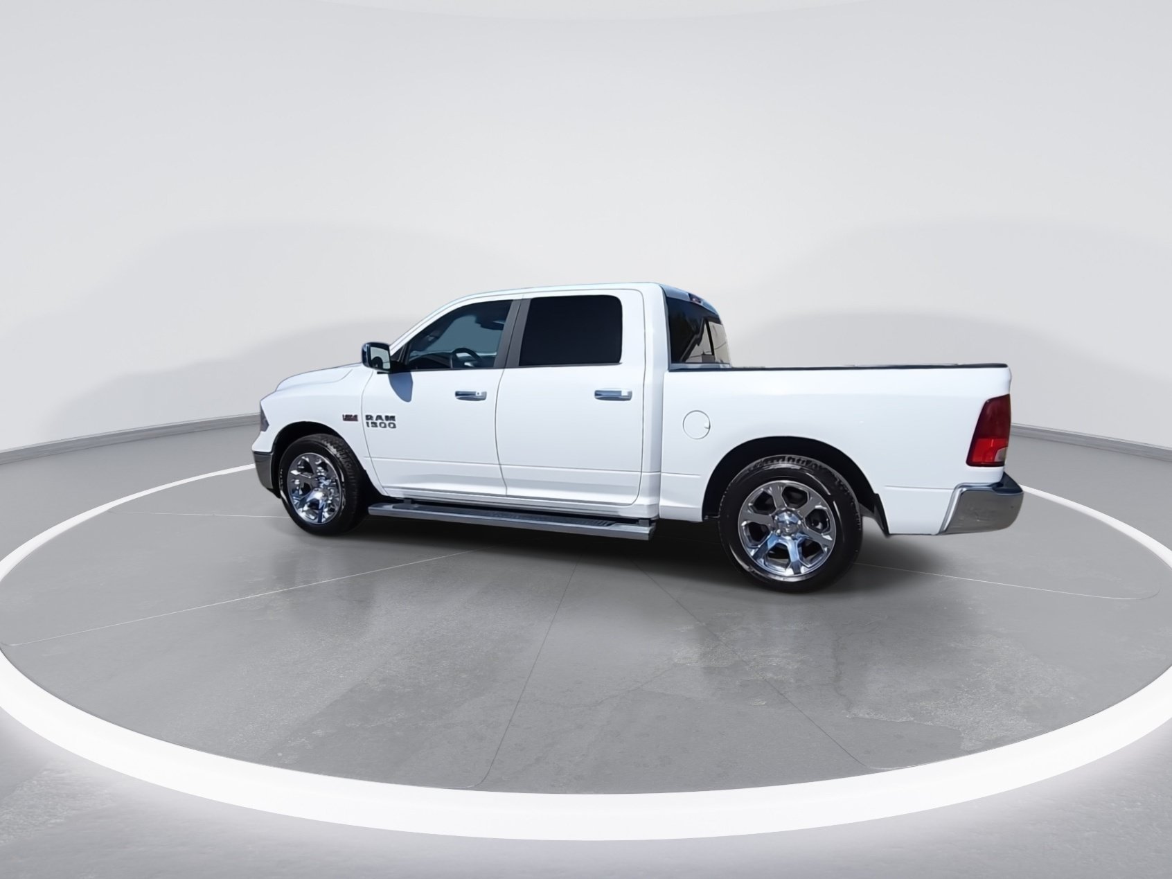 Used 2017 RAM 1500 Classic SLT RWD image 5