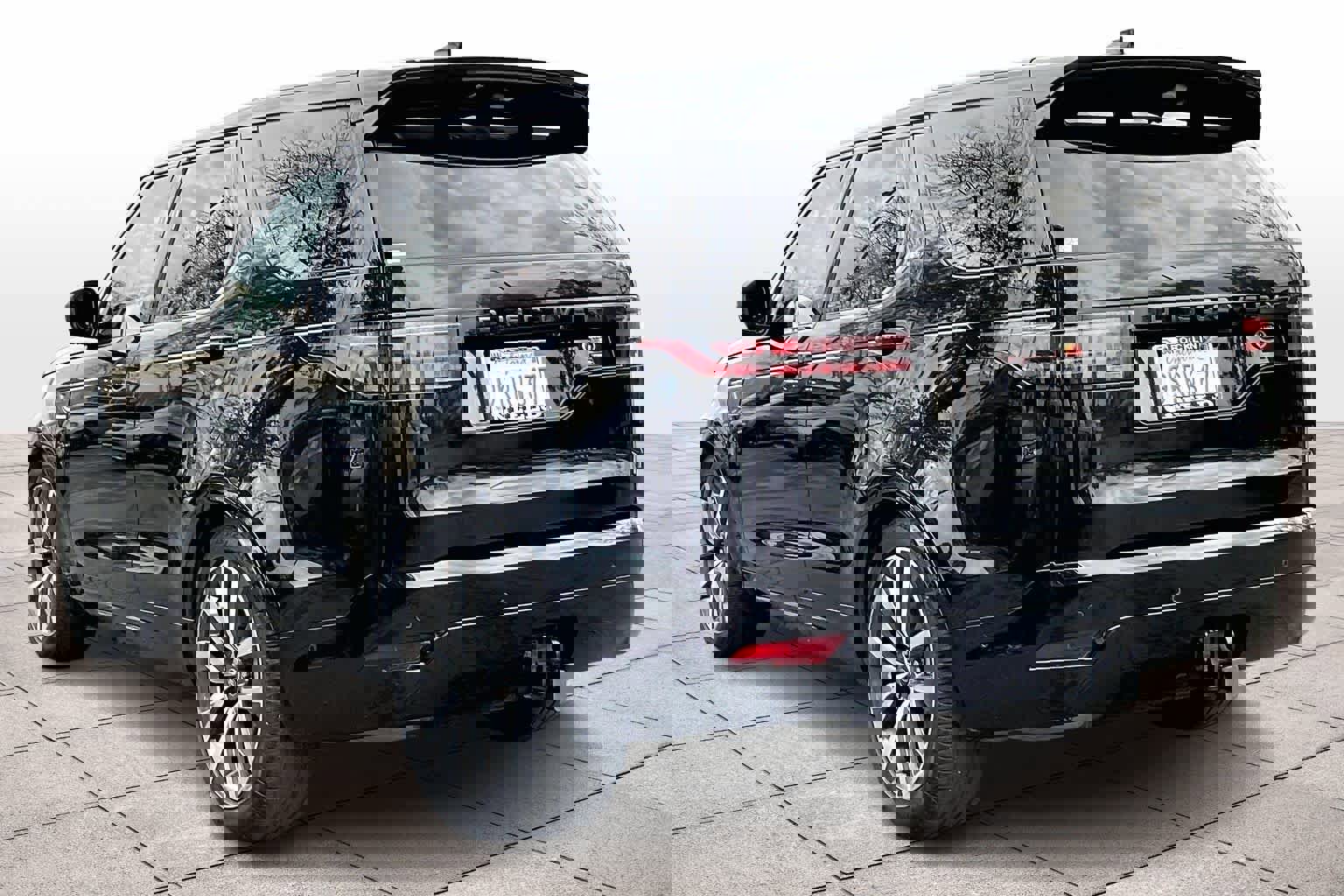 Used 2023 Land Rover Discovery S R-Dynamic image 14