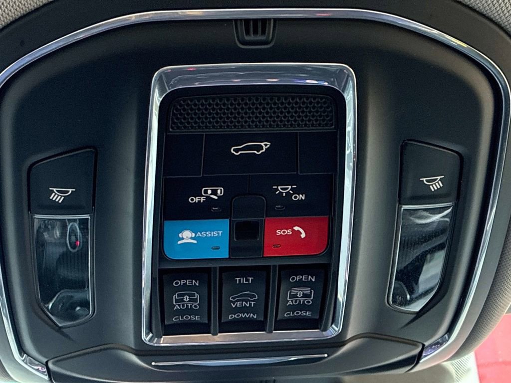 Used 2023 Jeep Grand Cherokee 4WD 4xe w/ Luxury Tech Group II image 37