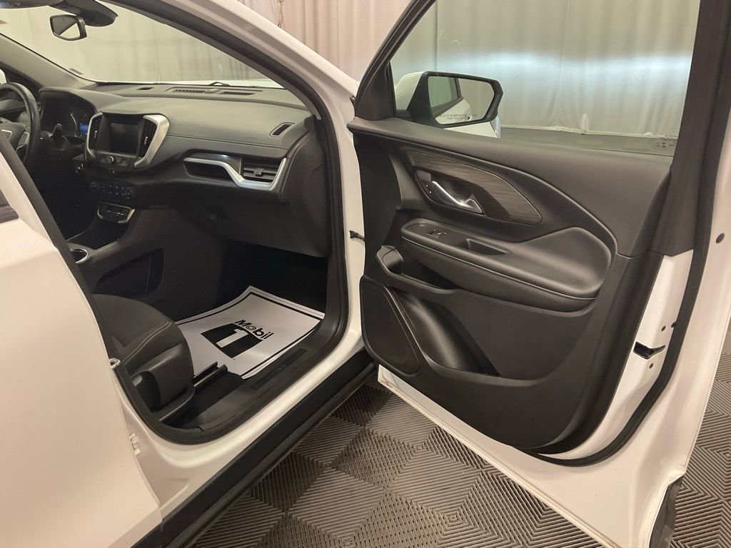 Used 2024 GMC Terrain SLE image 22