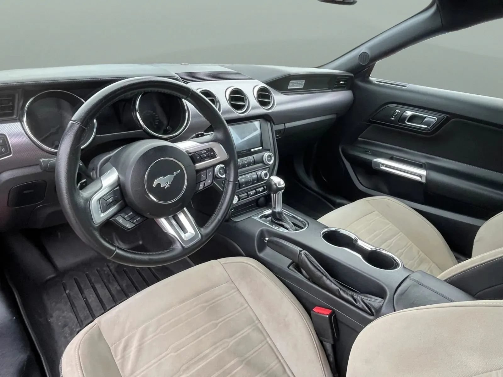 Used 2016 Ford Mustang Coupe RWD image 12