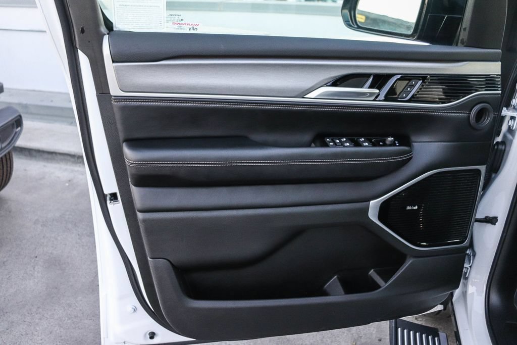New 2026 Jeep Grand Wagoneer Limited AWD/4WD image 25