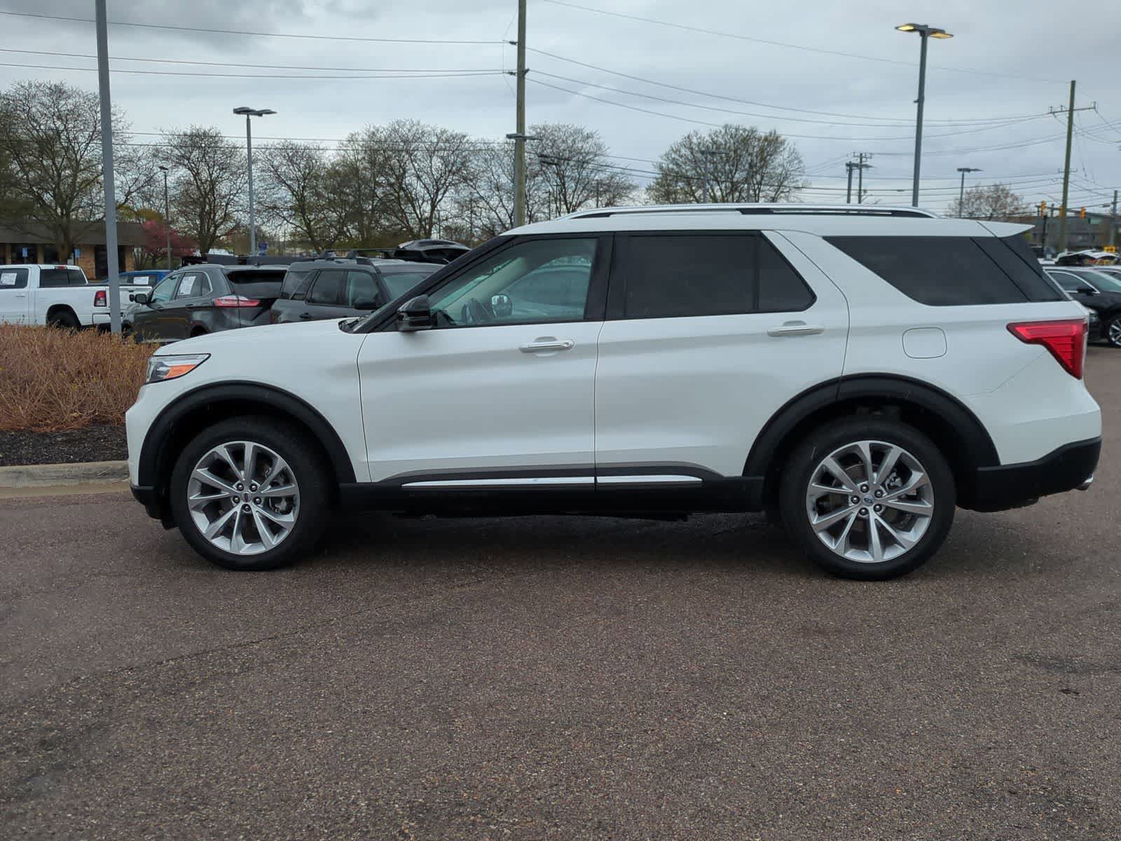 Used 2023 Ford Explorer Platinum w/ Technology Package AWD/4WD image 5