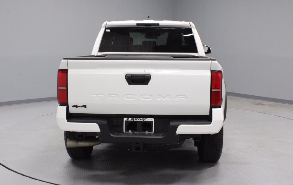 Used 2025 Toyota Tacoma TRD Off-Road AWD/4WD image 9