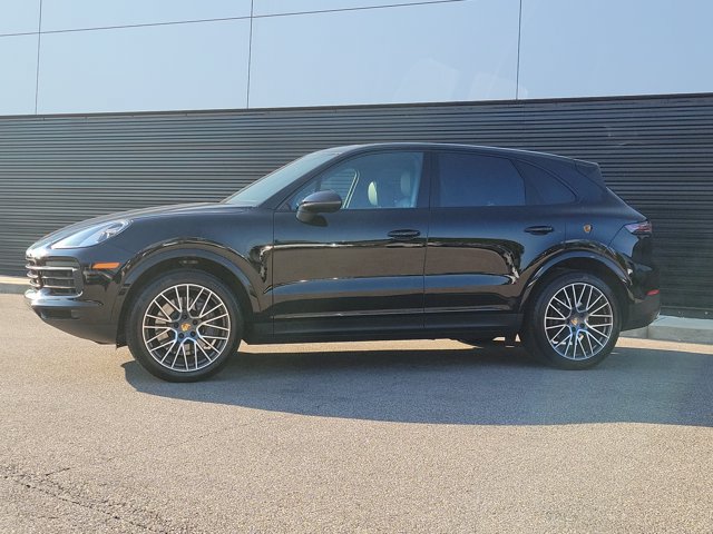 Used 2023 Porsche Cayenne AWD/4WD image 2