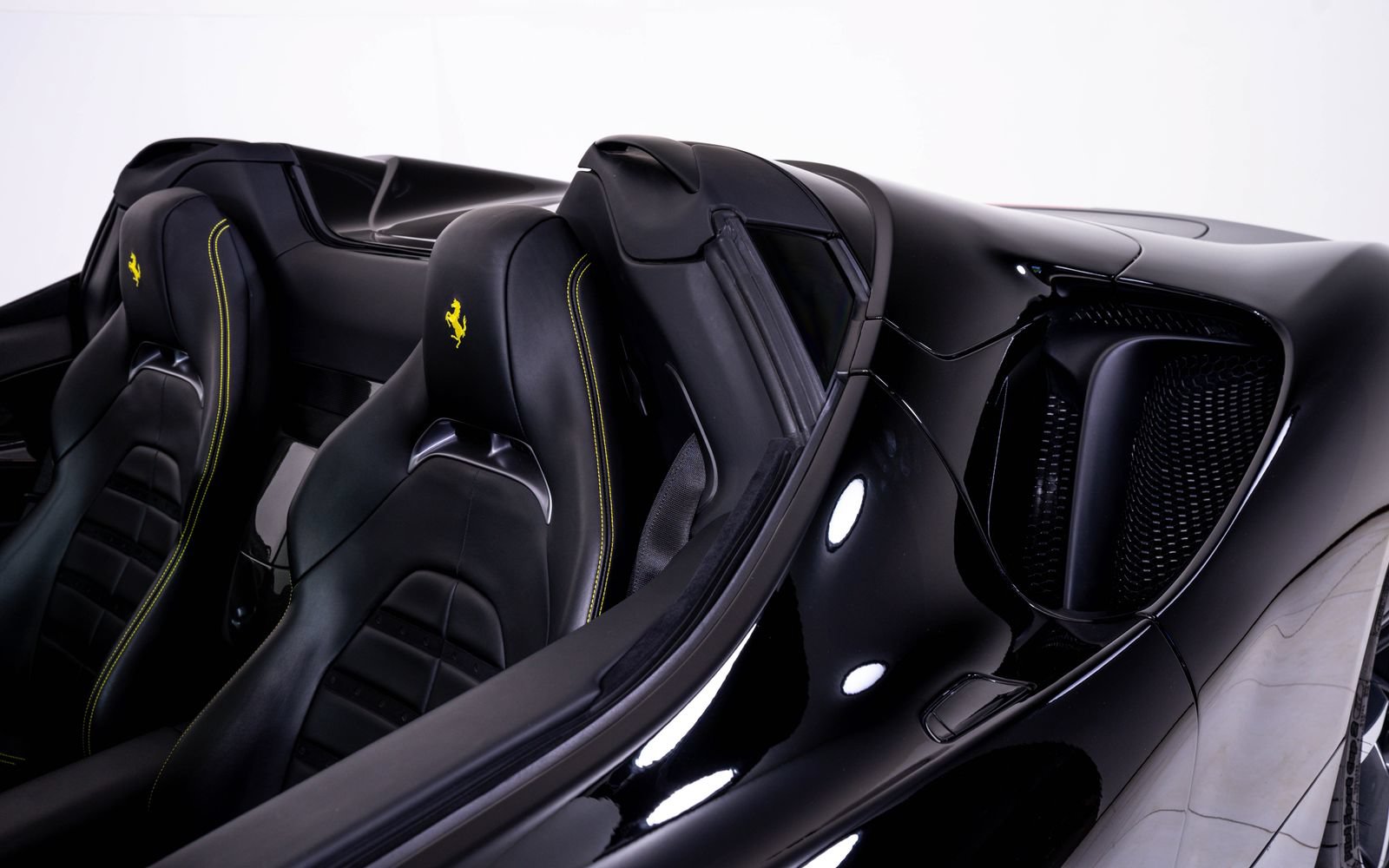 Used 2022 Ferrari SF90 Spider AWD/4WD image 16