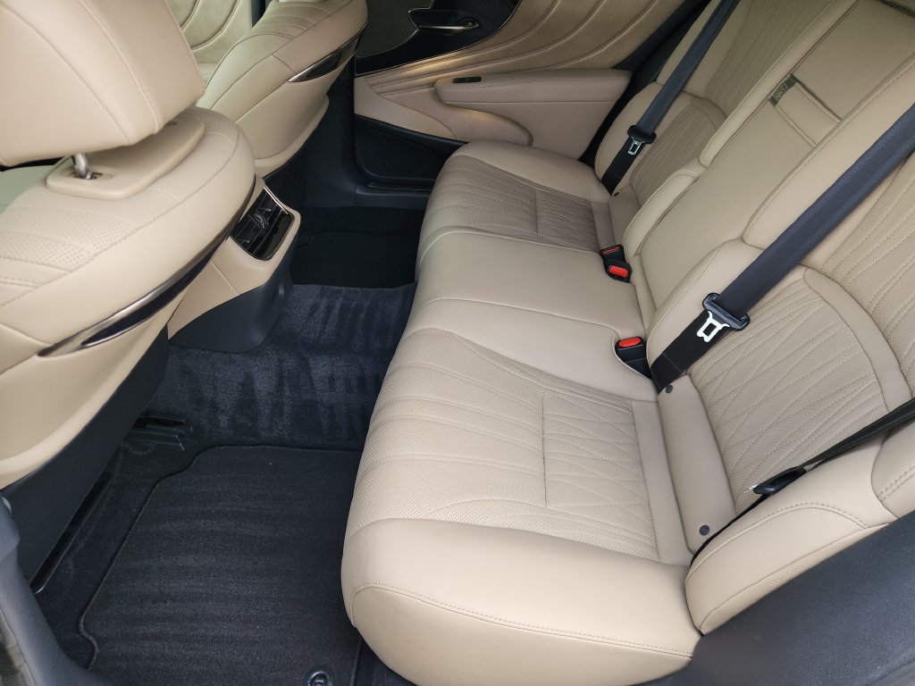 Used 2024 Lexus LS 500 w/ Interior Upgrade Package RWD image 30