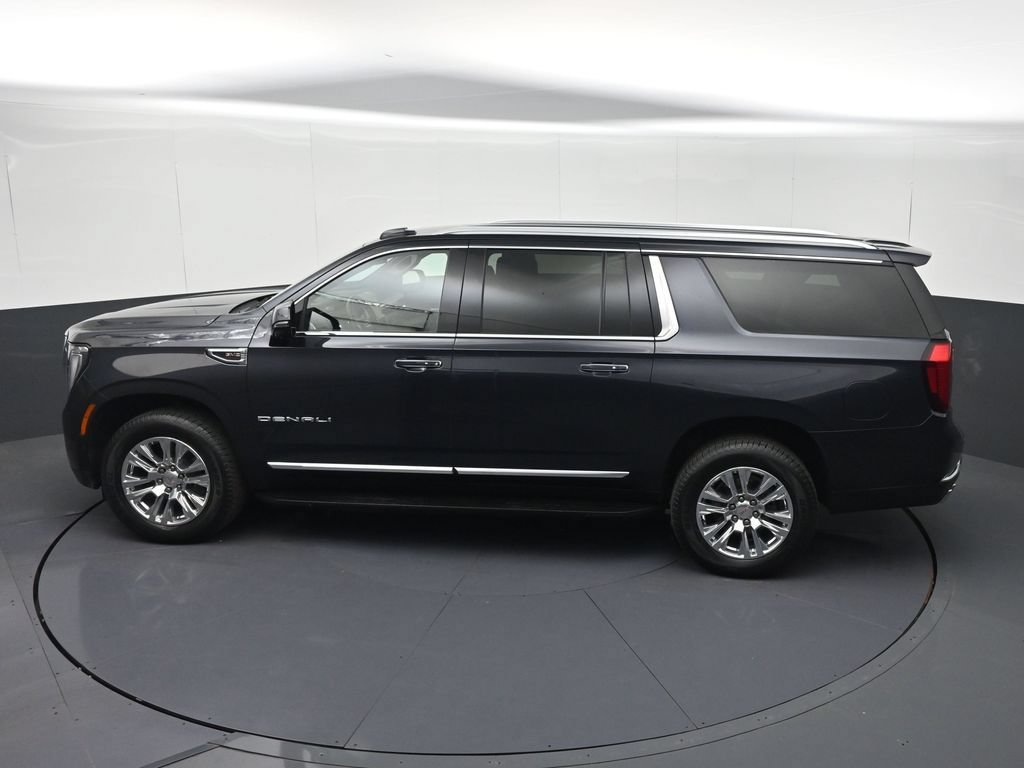 Used 2025 GMC Yukon XL Denali AWD/4WD image 23