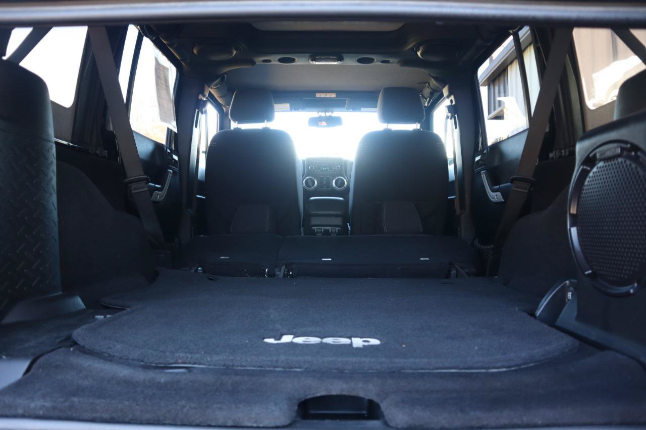 Used 2014 Jeep Wrangler Unlimited Rubicon w/ Connectivity Group AWD/4WD image 50
