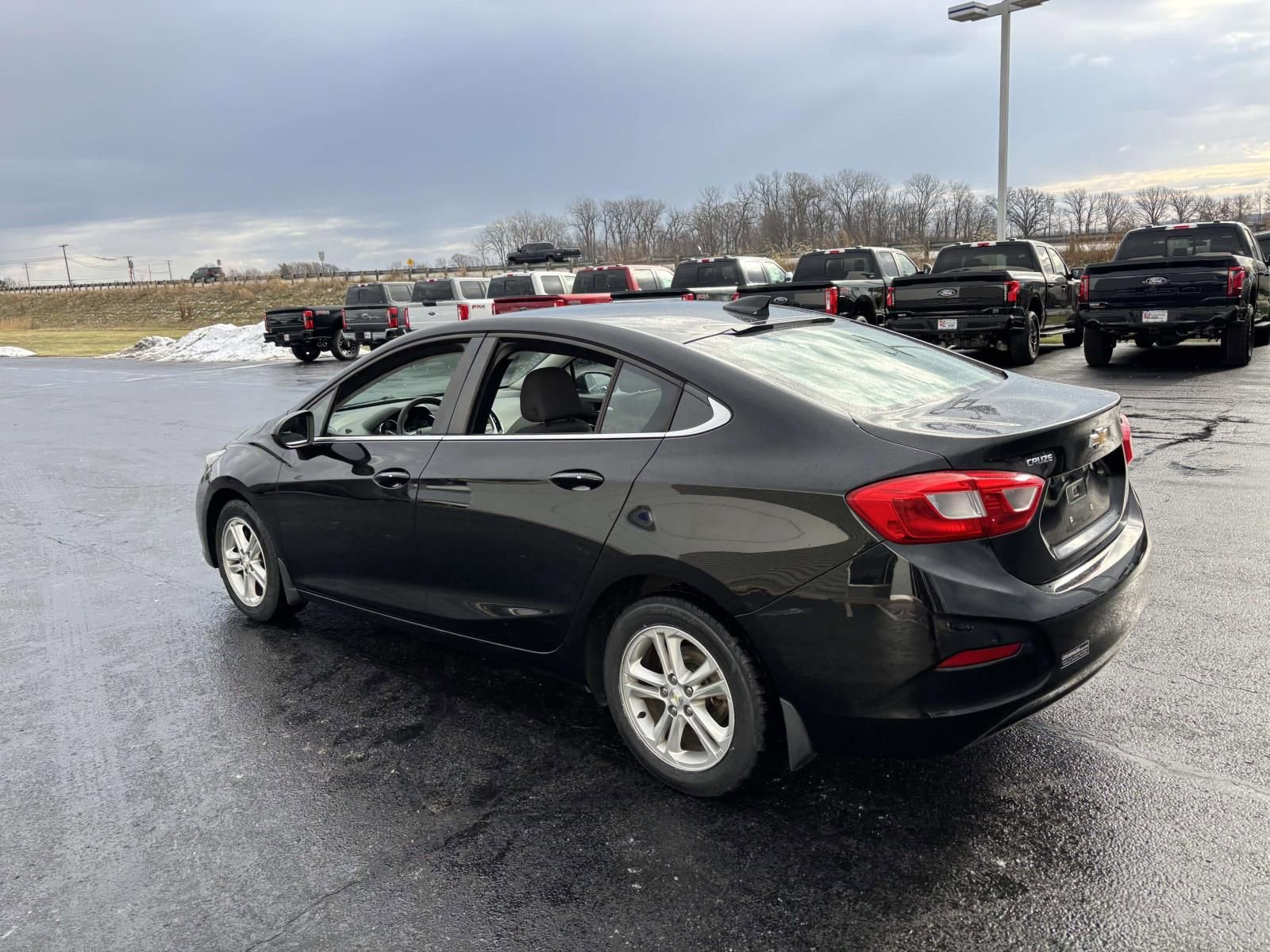 Used 2017 Chevrolet Cruze LT w/ Convenience Package image 7