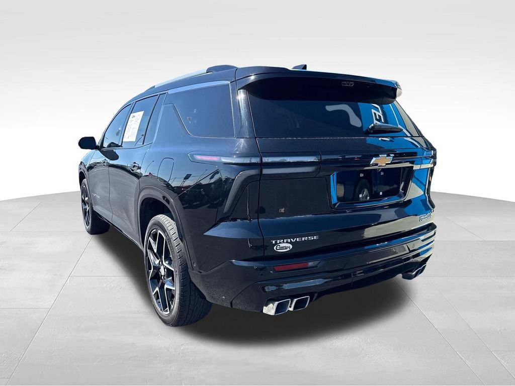 Used 2025 Chevrolet Traverse High Country FWD image 3