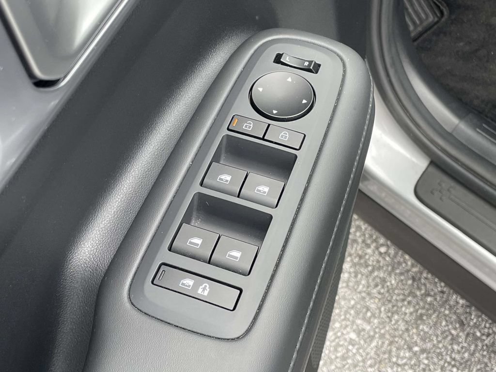 Certified 2025 Hyundai Santa Fe SEL AWD/4WD image 6