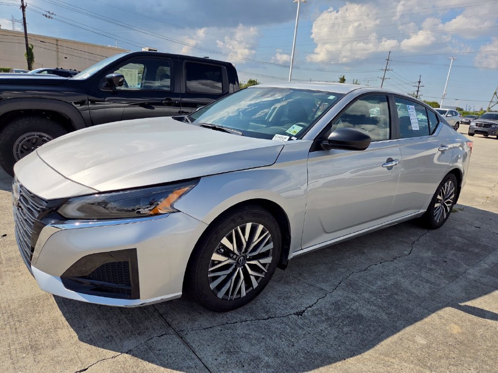 Used 2024 Nissan Altima 2.5 SV FWD image 7