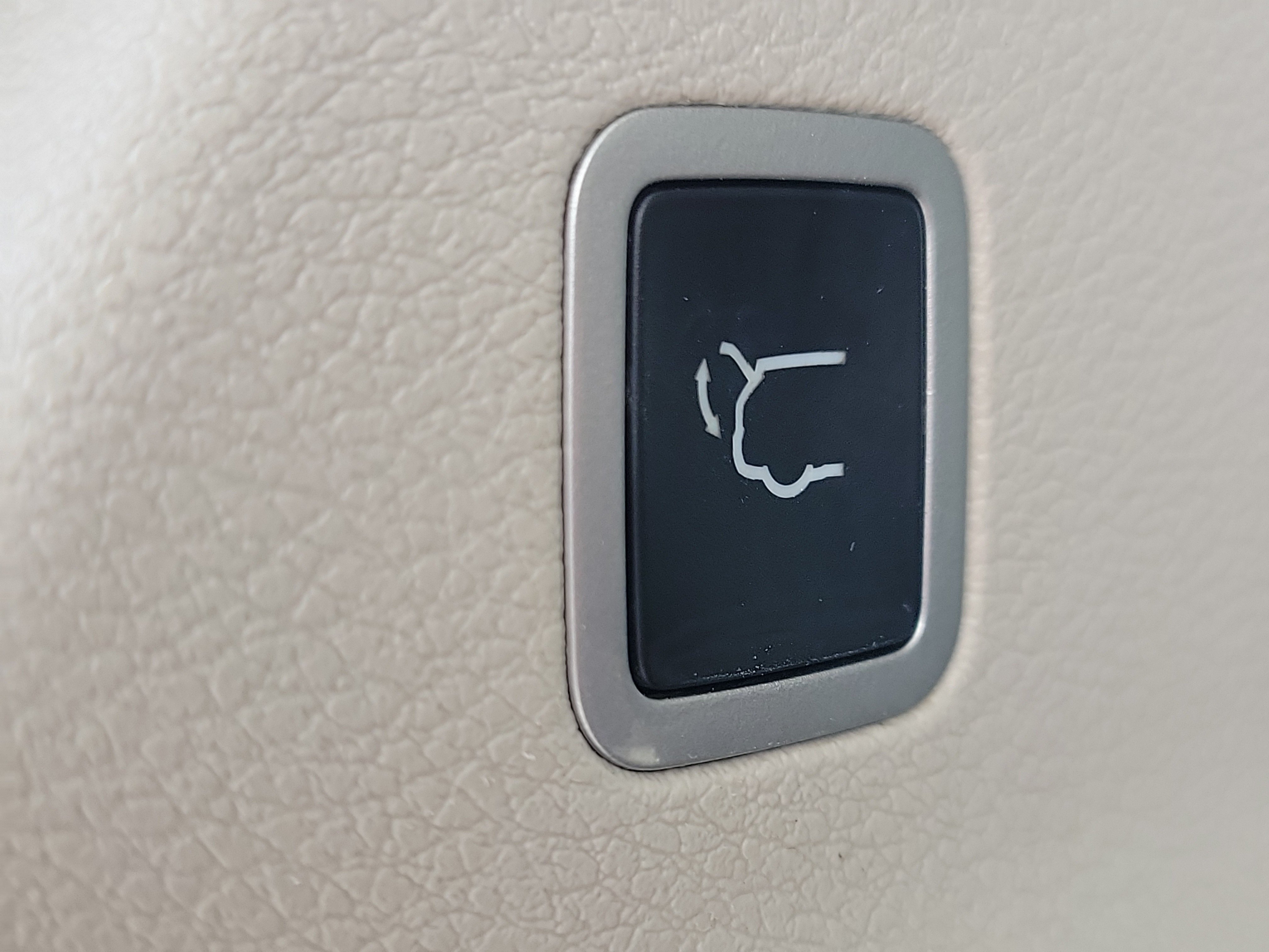 Used 2023 Chrysler Pacifica Touring-L FWD image 10
