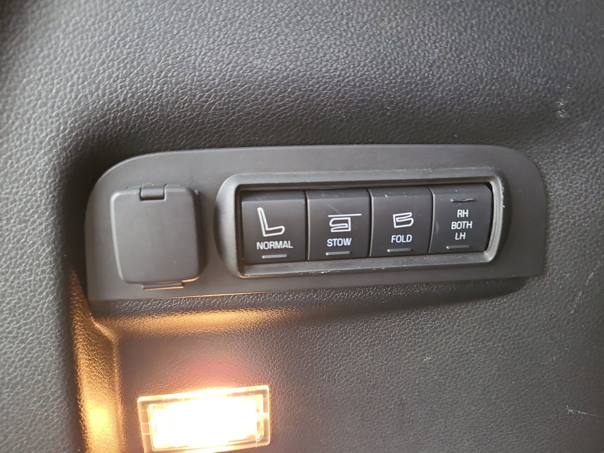 Used 2018 Ford Explorer Limited w/ Equipment Group 301A image 28