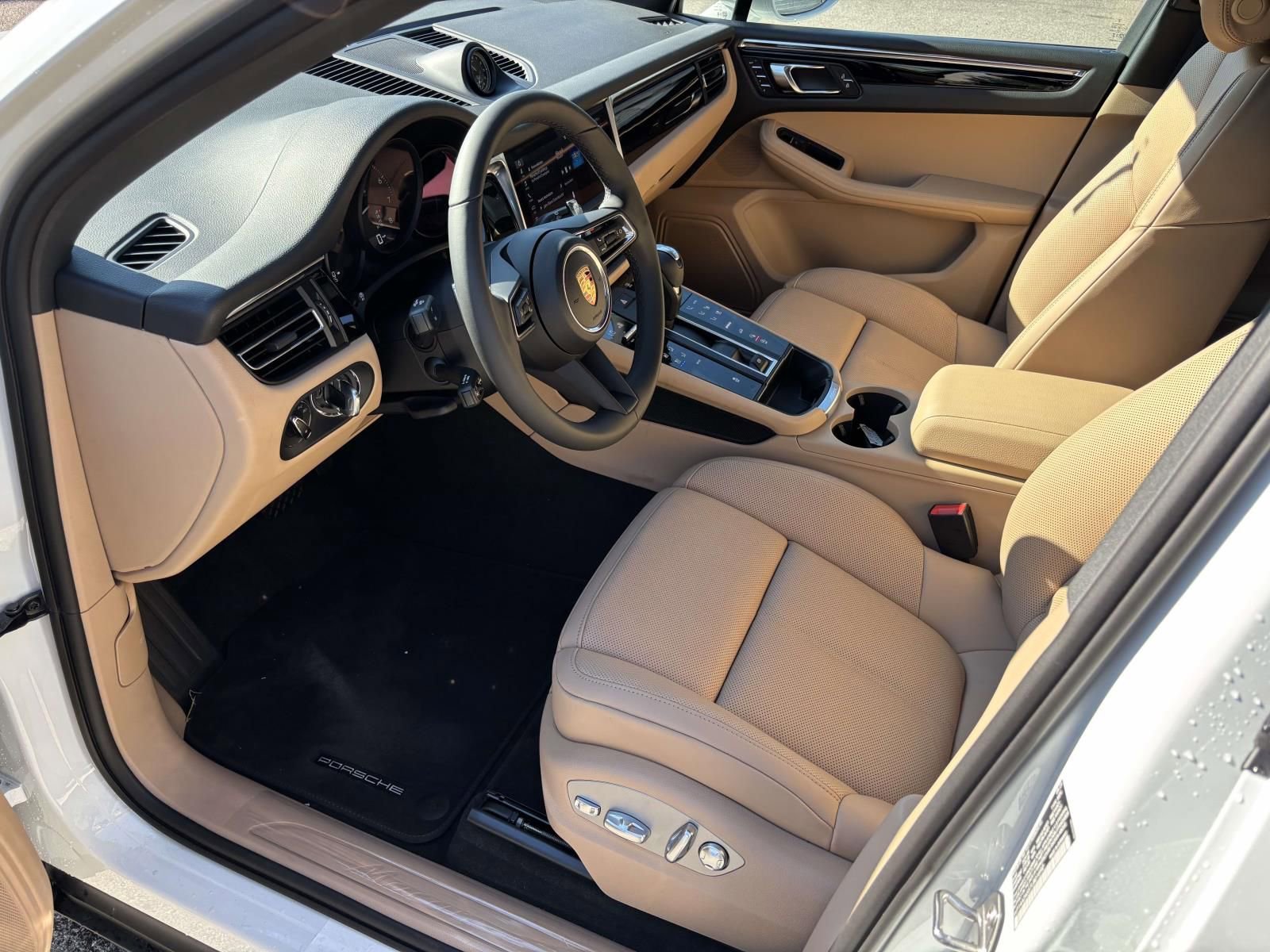 Used 2026 Porsche Macan AWD/4WD image 19