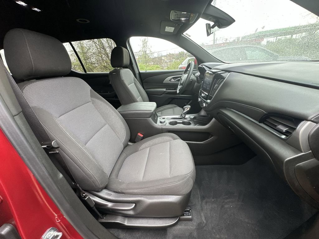 Used 2023 Chevrolet Traverse LT image 24