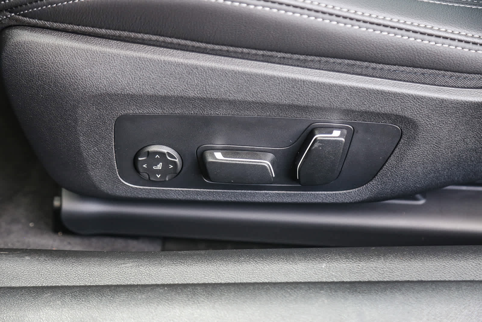 New 2026 BMW M440i Coupe w/ Parking Assistance Package image 17