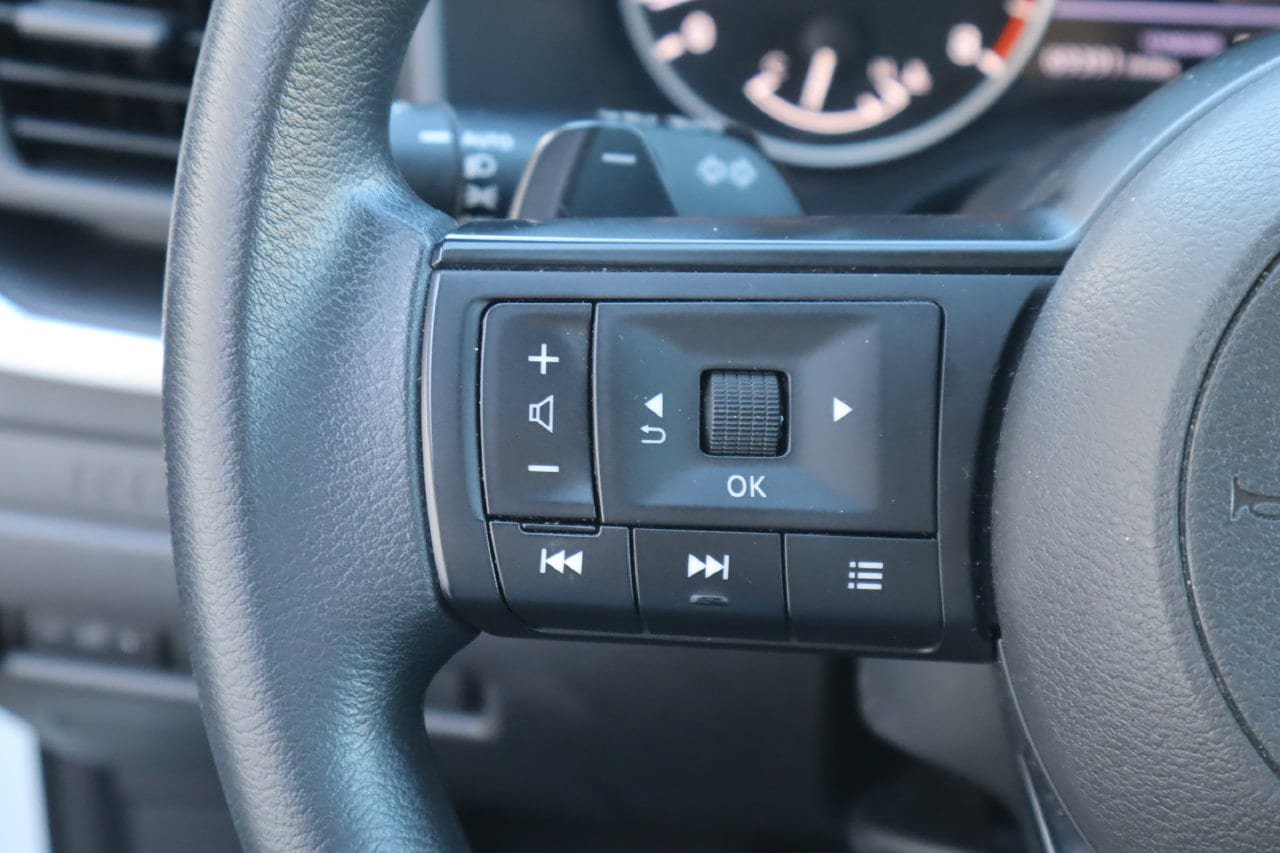 Used 2024 Nissan Rogue S FWD image 11
