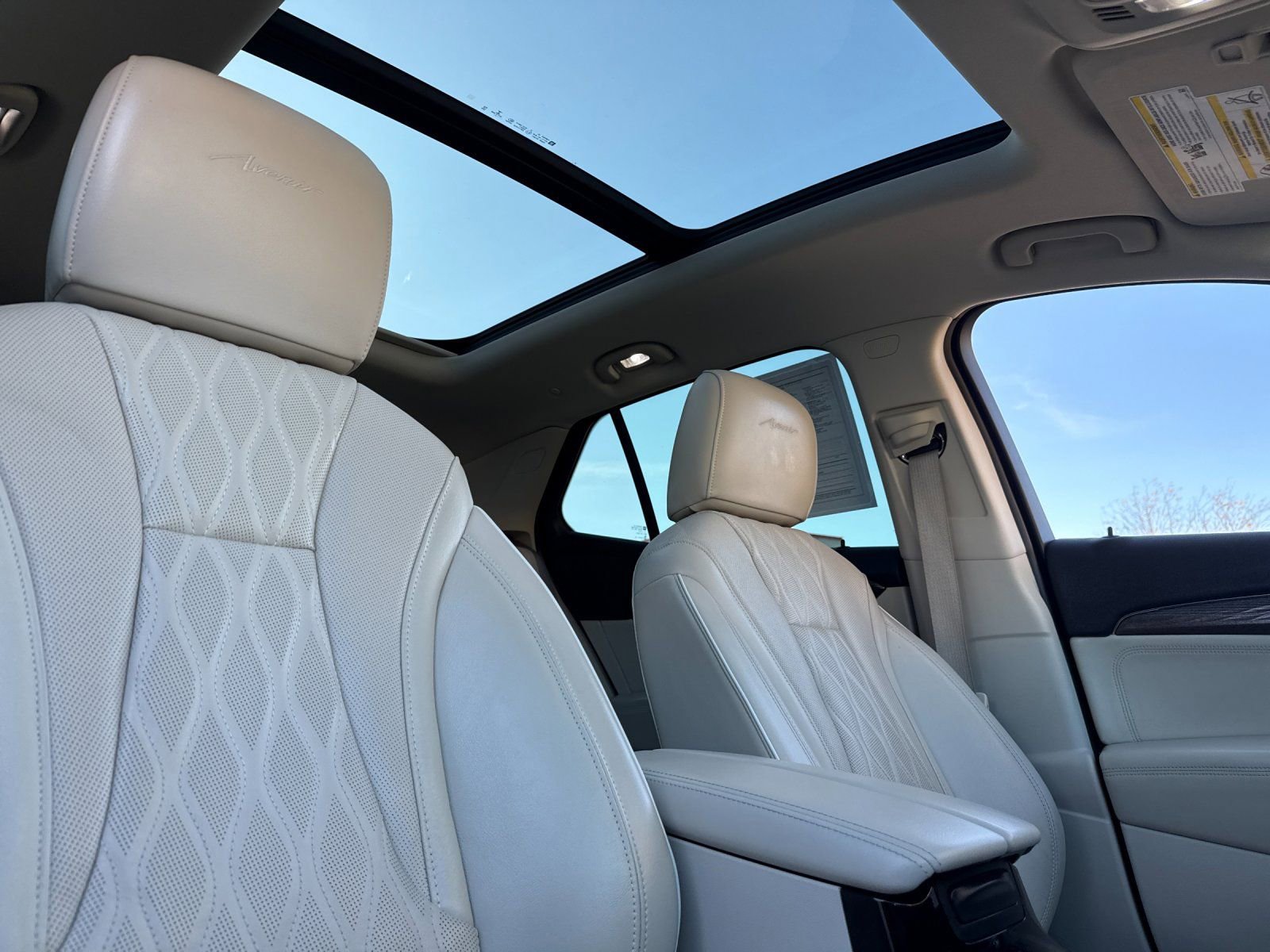 Used 2021 Buick Envision Avenir w/ Technology Package II image 19