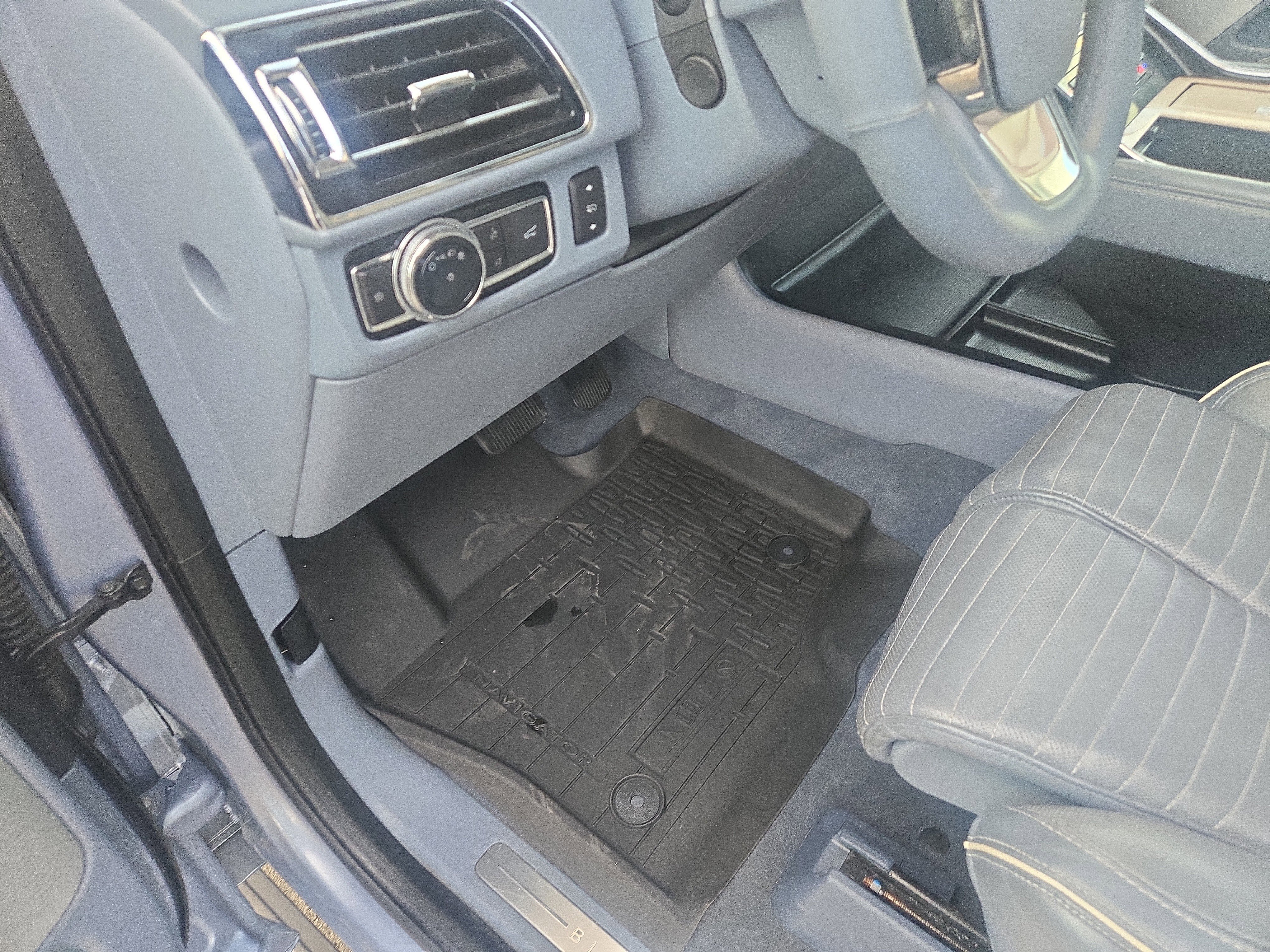 Used 2019 Lincoln Navigator Black Label w/ Cargo Package image 29