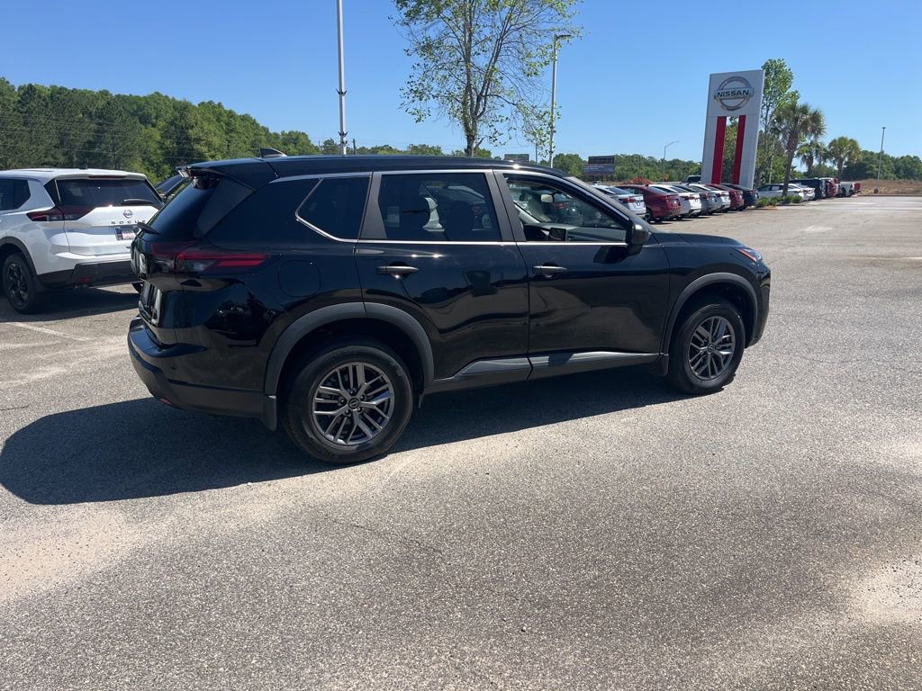 Used 2024 Nissan Rogue S image 5