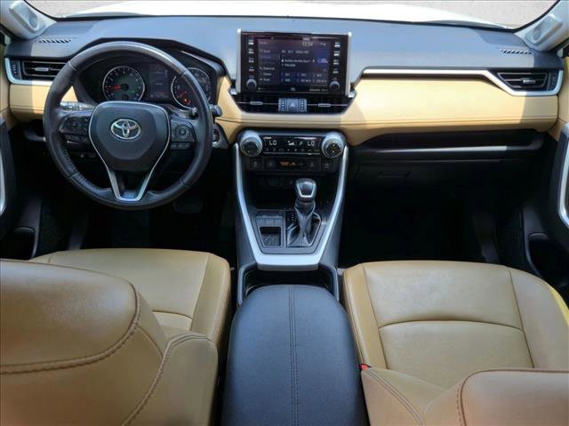 Used 2020 Toyota RAV4 XLE Premium FWD image 15