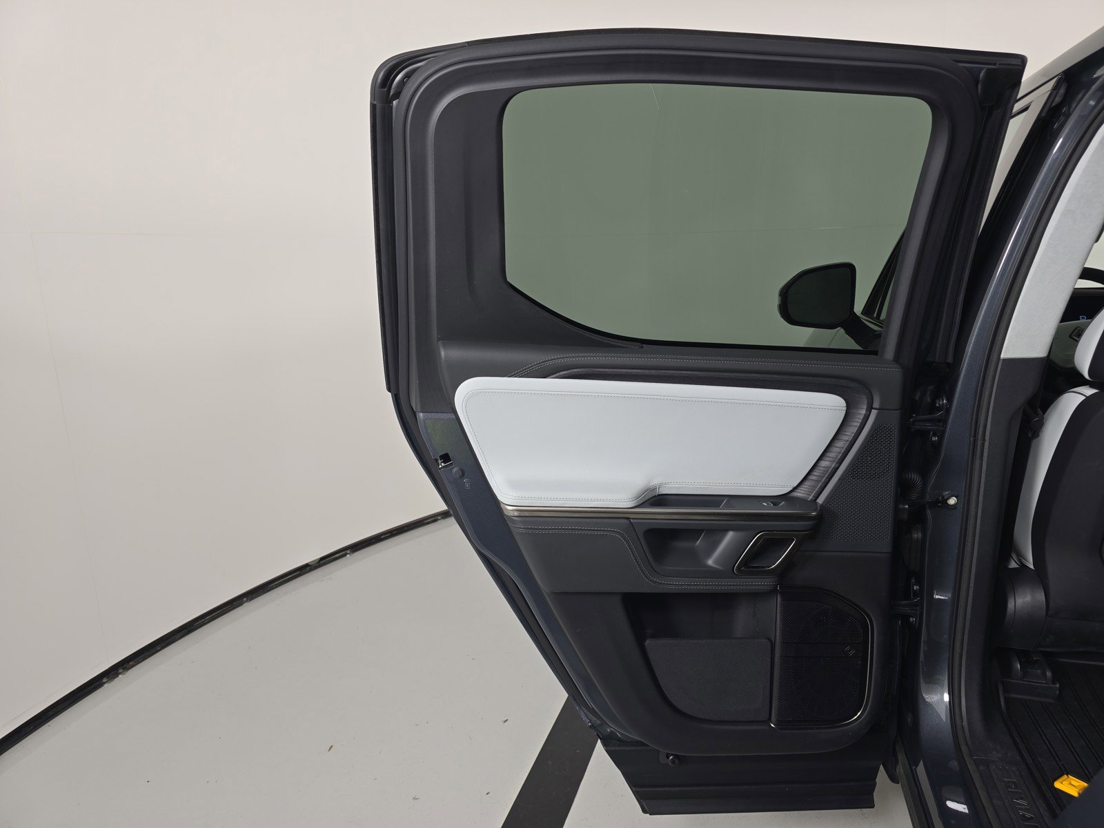 Used 2024 Rivian R1T Adventure image 17