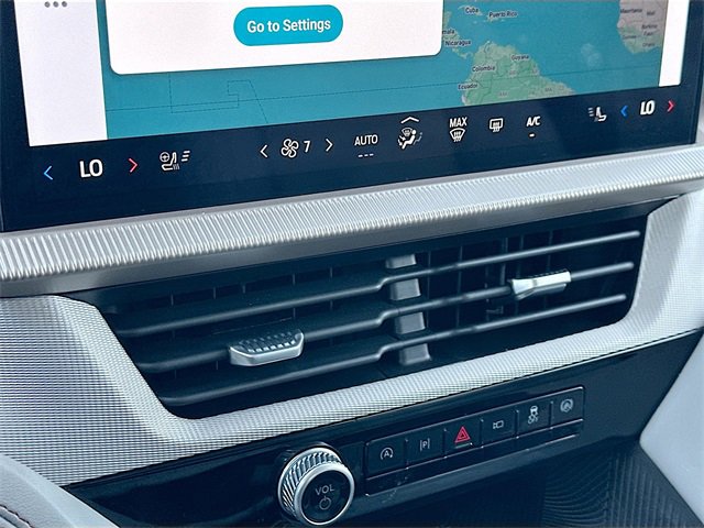 Used 2025 Ford Explorer Active w/ Active Comfort Package image 16