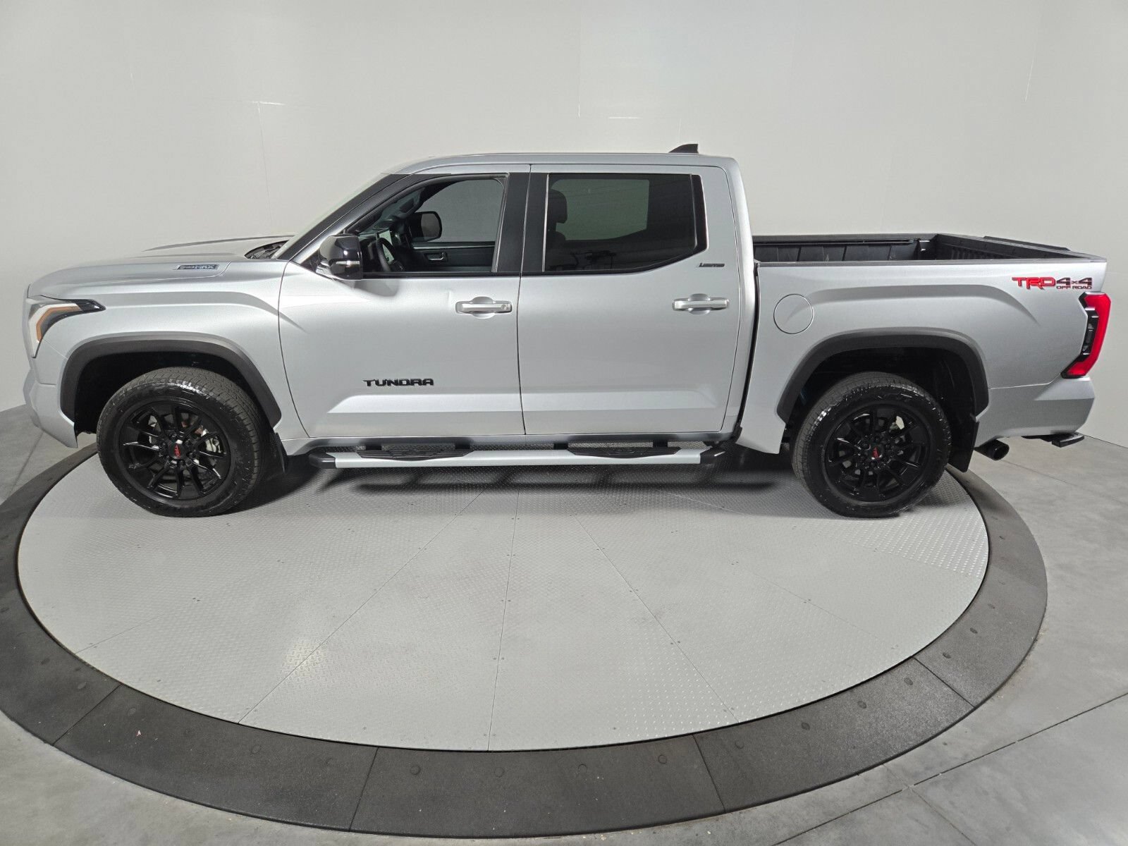 Used 2025 Toyota Tundra Limited w/ TRD Off-Road Package AWD/4WD image 34