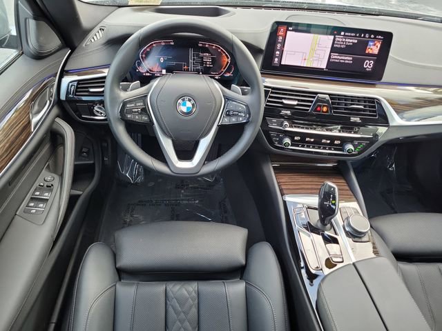 Used 2023 BMW 540i w/ Premium Package image 15