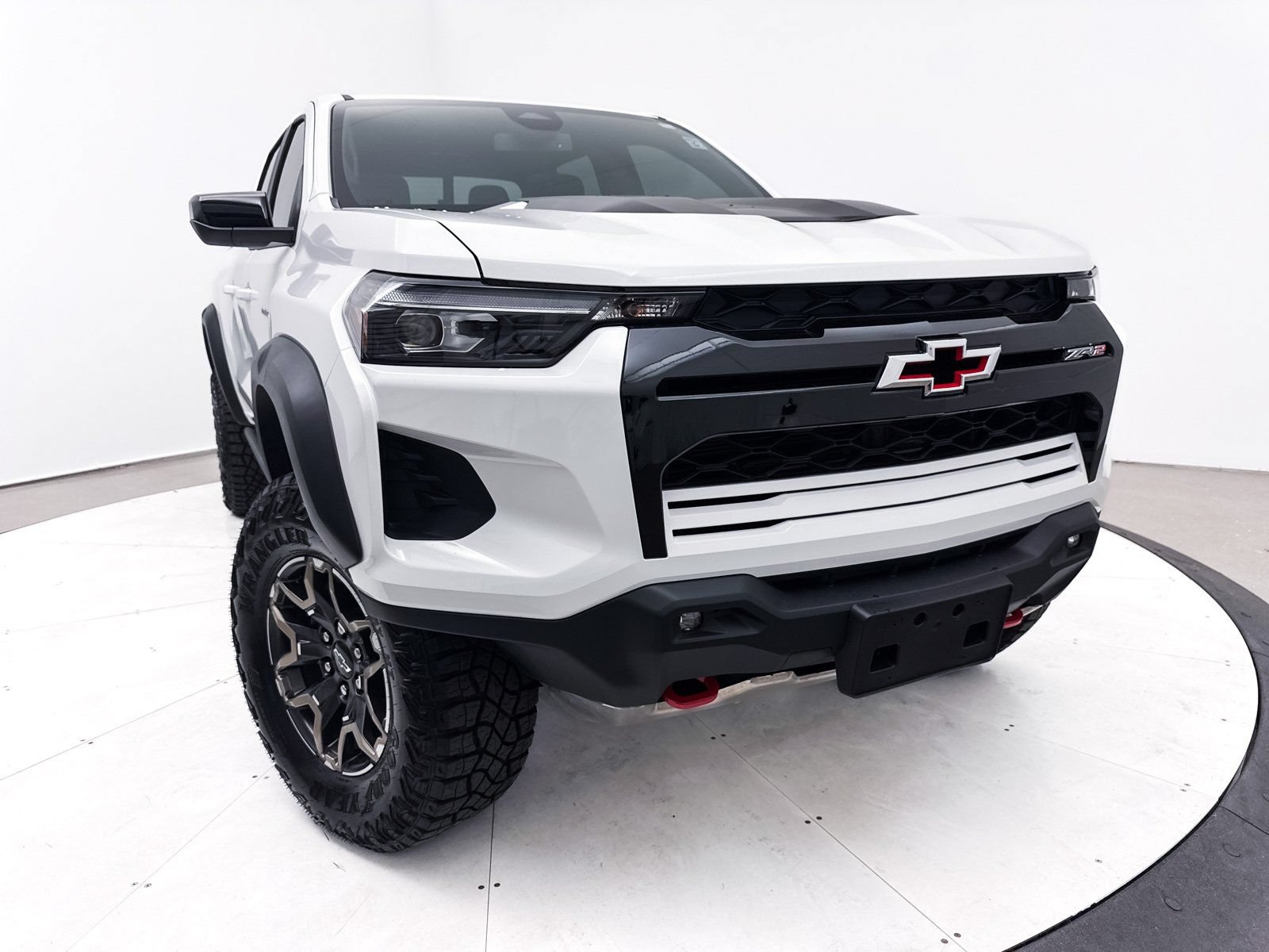Used 2024 Chevrolet Colorado ZR2 AWD/4WD image 8