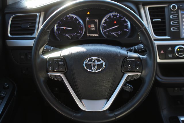 Used 2018 Toyota Highlander SE image 12
